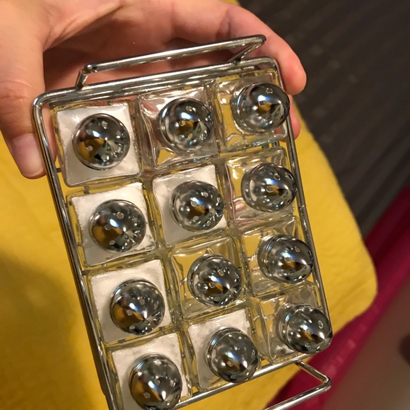 S&P shakers - Picture 2 of 4